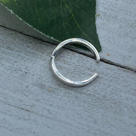 Sterling Silver Chevron High Polished Toe Ring - Picture 3 of 3